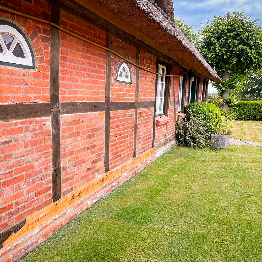 Zimmerei Bergedorf - Schwellenaustausch an einem Fachwerkhaus